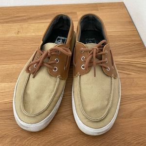 vans chauffeur tan